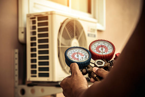 Professional Hvac technician working in Cedar Hill, TN